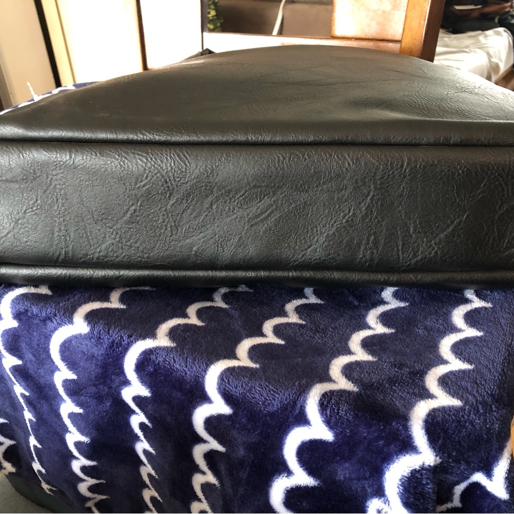 Bugatti briefcase ๐ผ - Picture 4 of 7